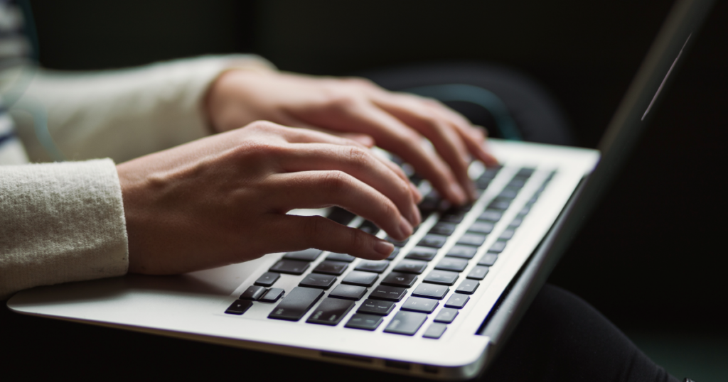 Top Online Typing Jobs from Home in Canada That Pay Weekly (2025)