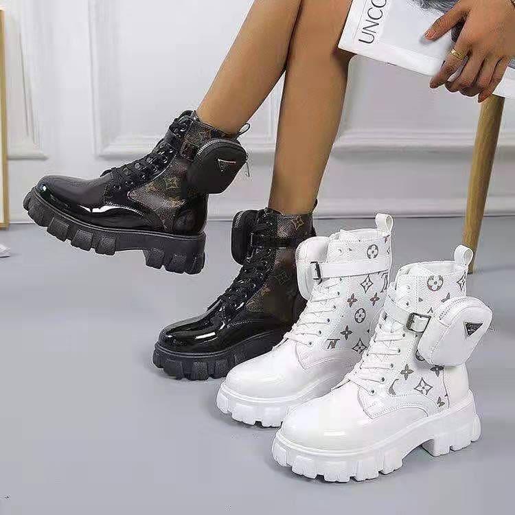 Sneakers Image 2